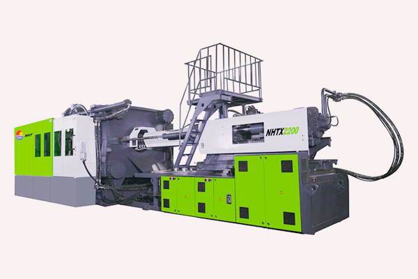 大型二板式智能注塑機設(shè)備實拍圖1